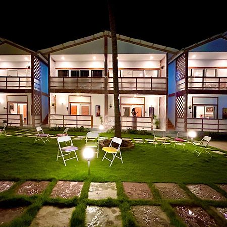 White Turtle Hotel 莫尔吉姆 外观 照片